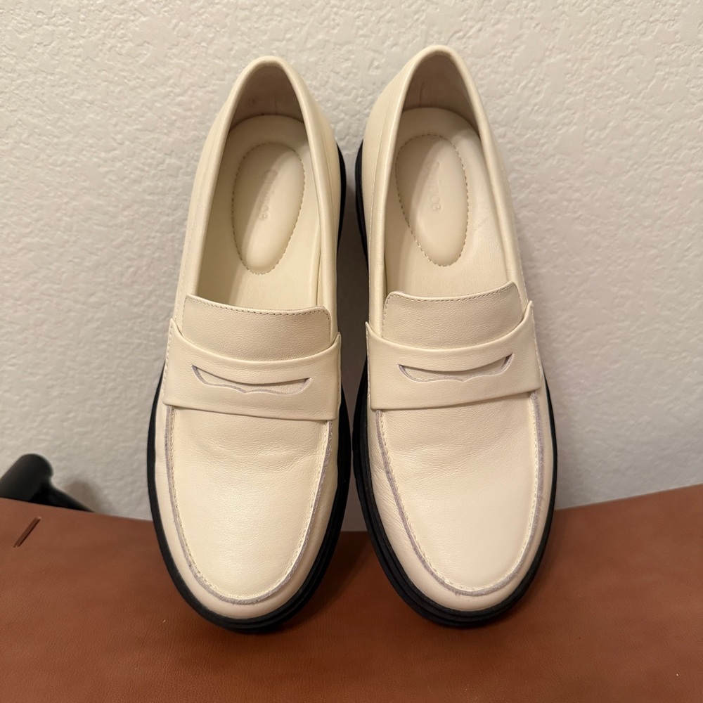 Quince| EUC Women’s Size 7 Cream Loafers with Black Soles - Picture 13 of 14